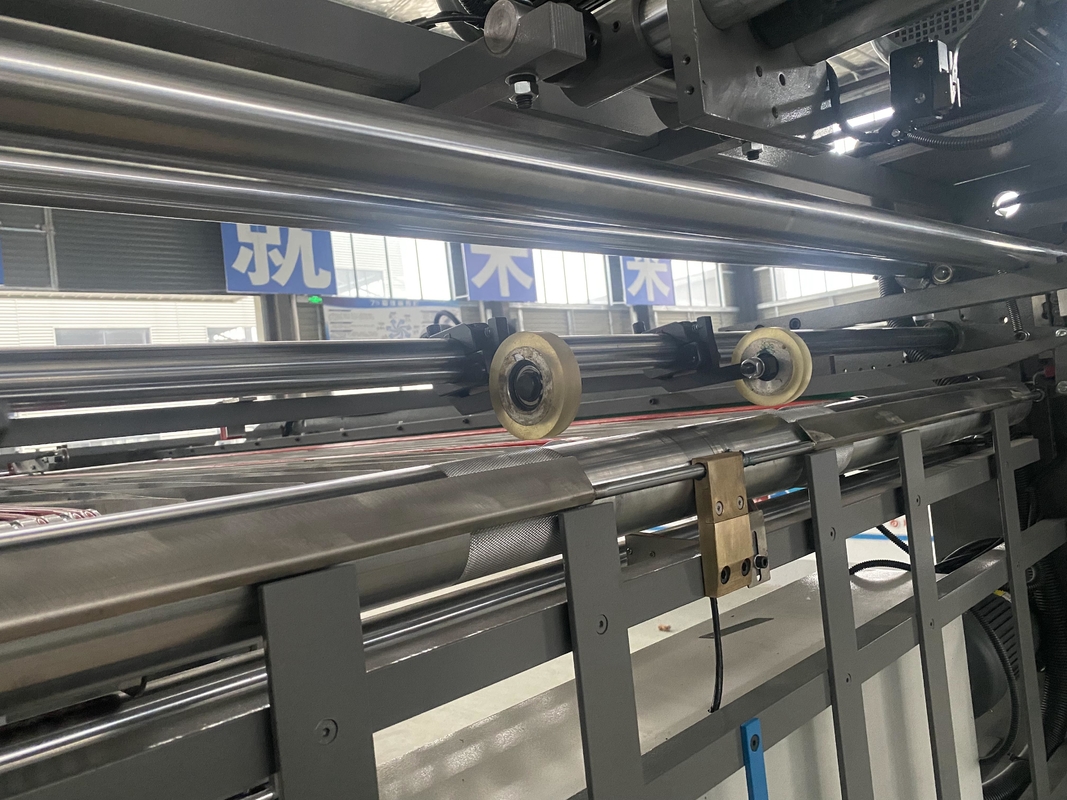 120-600gsm Bovenblad Auto Fluit Laminator Gegolfd Laminator Machine CE