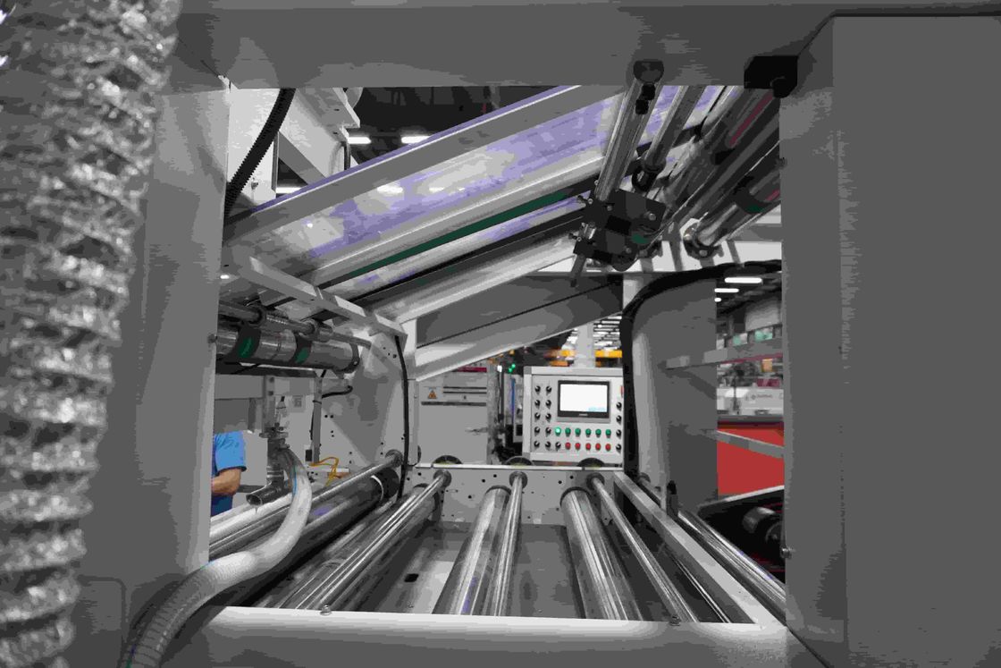 High Speed Cardboard Overlaying Device met een totale lengte van 15200 mm en een snelheid van 150 m/min