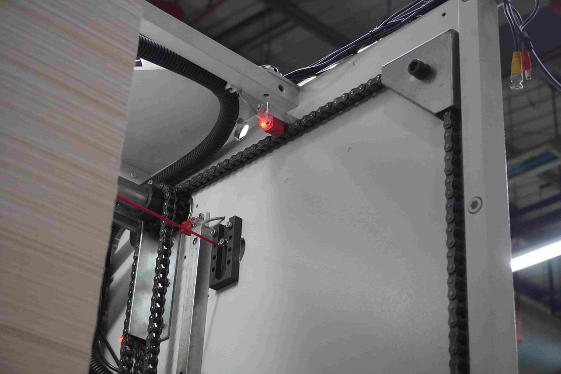 Kartonnen kleding hanger / muizenval / puzzel / kleding tags machine