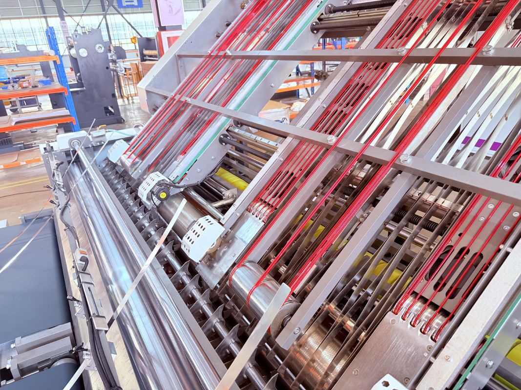 Optionele Fluitverlijmmachine voor Externe Systemen Automatische Fluitlamineermachine Biedt Geautomatiseerde Besturing voor Golfkartonmontage