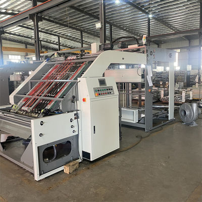 Cartons Quick Flute Lamination Machine Uitgerust met een optioneel geavanceerde voeder die een soepele verpakkingsoperatie levert