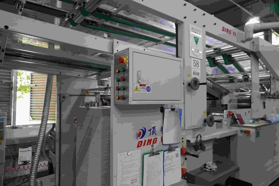 Hoge precisie kartonlamineermachine met ±0,5 mm nauwkeurigheid en 100-800 g/m2 dikte van het bovenste papier